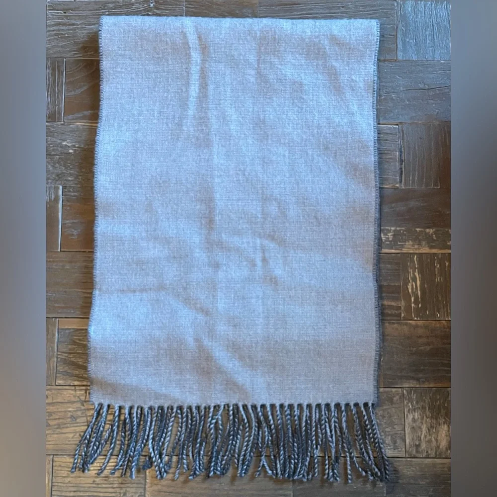 Vineyard Vines Merino Wool Two-Tone Fringe Scarf🖤